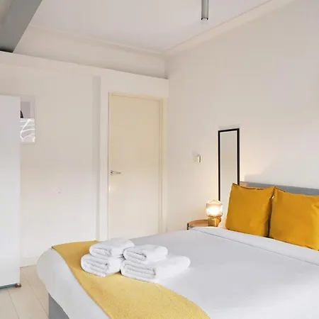 Modern 2-bed With Balcony In Stratford Apartment