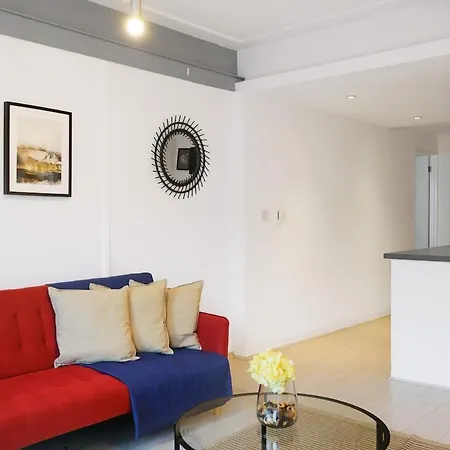 Modern 2-bed With Balcony In Stratford Apartment