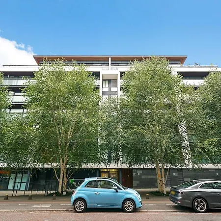 Apartment Modern 2-bed With Balcony In Stratford