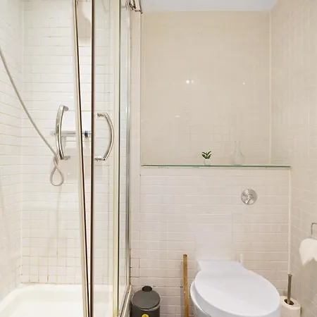 Modern 2-bed With Balcony In Stratford Apartment London