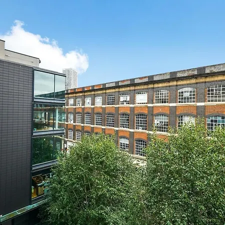Modern 2-bed With Balcony In Stratford