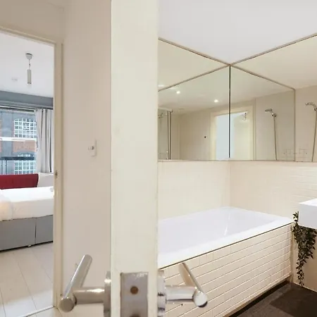 Modern 2-bed With Balcony In Stratford * London