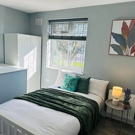度假居 5 Ensuite Bedroom Near Heathrow & Business Hubs Ideal For Contractors! Northolt (Greater London)