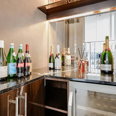 Award Winning Interior Designed Luxurious Mews In Knightsbridge Holiday home