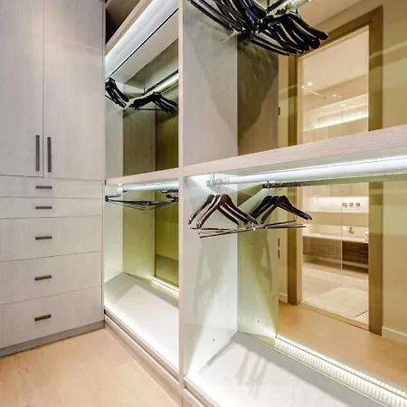 Award Winning Interior Designed Luxurious Mews In Knightsbridge Holiday home *