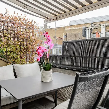 Holiday home Award Winning Interior Designed Luxurious Mews In Knightsbridge *