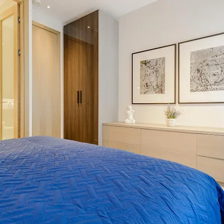 Award Winning Interior Designed Luxurious Mews In Knightsbridge Holiday home *