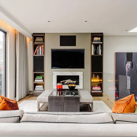 Holiday home Award Winning Interior Designed Luxurious Mews In Knightsbridge London