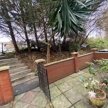 House For 7, Garden With Pond, 20min From Heathrow