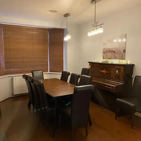 Holiday home House For 7, Garden With Pond, 20min From Heathrow