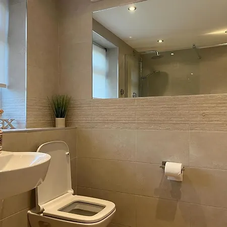Detached Luxury In London * Woodford