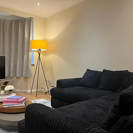 Detached Luxury In London Villa