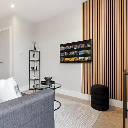 Apartment Spacious Studio- 20min To London