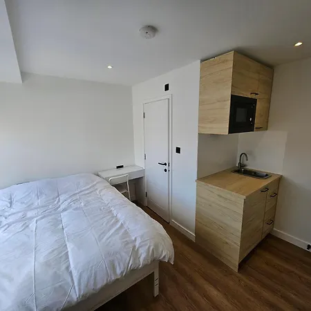 Starnest Shepherd's Bush * London