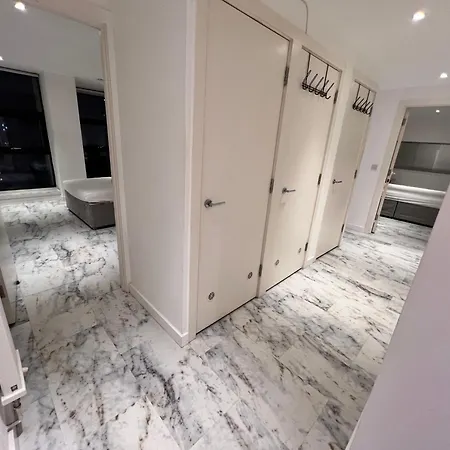 Aparthotel Deluxe Entire With 2x Bedrooms, 2x Bathrooms And A Big Living In The Olympic Park And Westfield At Stratford