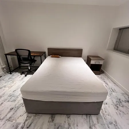 Deluxe Entire With 2x Bedrooms, 2x Bathrooms And A Big Living In The Olympic Park And Westfield At Stratford Aparthotel London