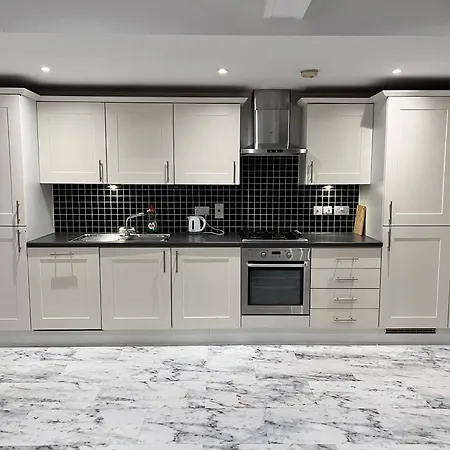 Deluxe Entire With 2x Bedrooms, 2x Bathrooms And A Big Living In The Olympic Park And Westfield At Stratford London