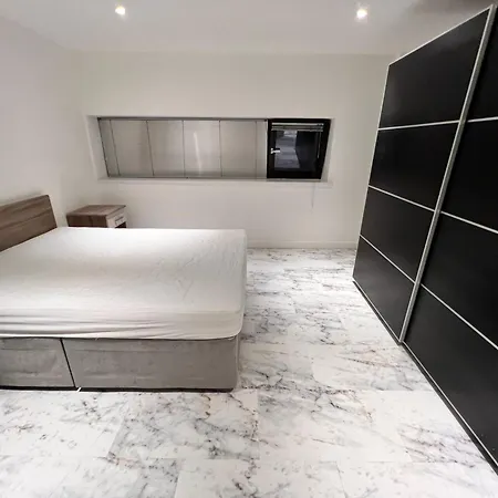 Aparthotel Deluxe Entire With 2x Bedrooms, 2x Bathrooms And A Big Living In The Olympic Park And Westfield At Stratford