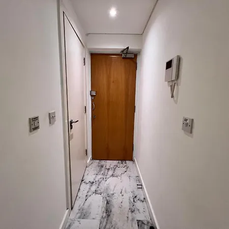 Deluxe Entire With 2x Bedrooms, 2x Bathrooms And A Big Living In The Olympic Park And Westfield At Stratford Aparthotel *
