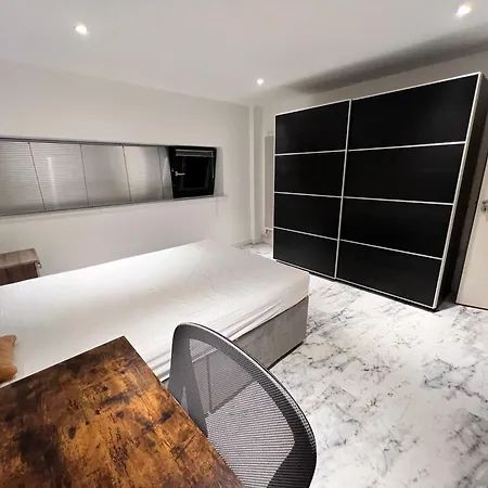 Deluxe Entire With 2x Bedrooms, 2x Bathrooms And A Big Living In The Olympic Park And Westfield At Stratford *