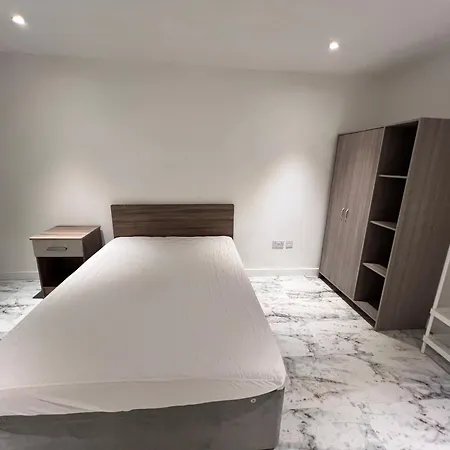 Deluxe Entire With 2x Bedrooms, 2x Bathrooms And A Big Living In The Olympic Park And Westfield At Stratford