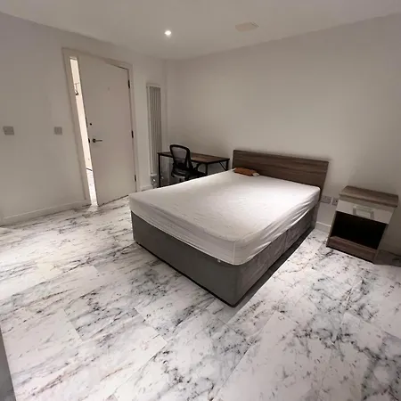 Aparthotel Deluxe Entire With 2x Bedrooms, 2x Bathrooms And A Big Living In The Olympic Park And Westfield At Stratford *