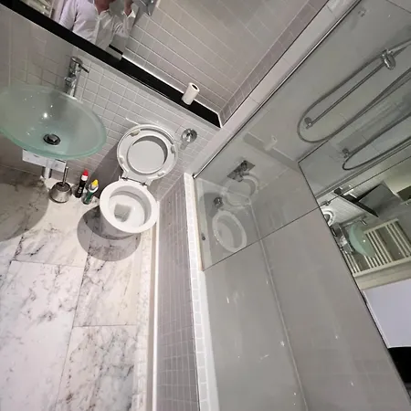 Deluxe Entire With 2x Bedrooms, 2x Bathrooms And A Big Living In The Olympic Park And Westfield At Stratford London