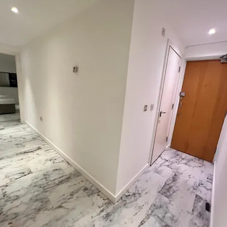 Deluxe Entire With 2x Bedrooms, 2x Bathrooms And A Big Living In The Olympic Park And Westfield At Stratford * London