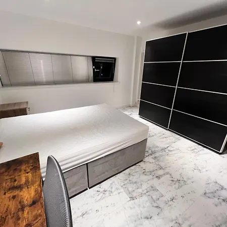 Deluxe Entire With 2x Bedrooms, 2x Bathrooms And A Big Living In The Olympic Park And Westfield At Stratford Aparthotel *