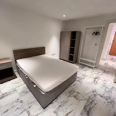 Deluxe Entire With 2x Bedrooms, 2x Bathrooms And A Big Living In The Olympic Park And Westfield At Stratford Aparthotel