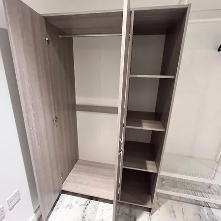 Deluxe Entire With 2x Bedrooms, 2x Bathrooms And A Big Living In The Olympic Park And Westfield At Stratford Aparthotel *