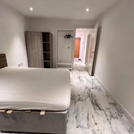 Aparthotel Deluxe Entire With 2x Bedrooms, 2x Bathrooms And A Big Living In The Olympic Park And Westfield At Stratford