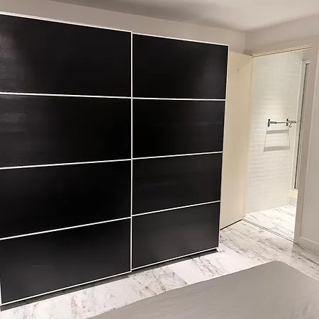 Deluxe Entire With 2x Bedrooms, 2x Bathrooms And A Big Living In The Olympic Park And Westfield At Stratford London