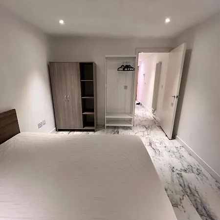 Aparthotel Deluxe Entire With 2x Bedrooms, 2x Bathrooms And A Big Living In The Olympic Park And Westfield At Stratford