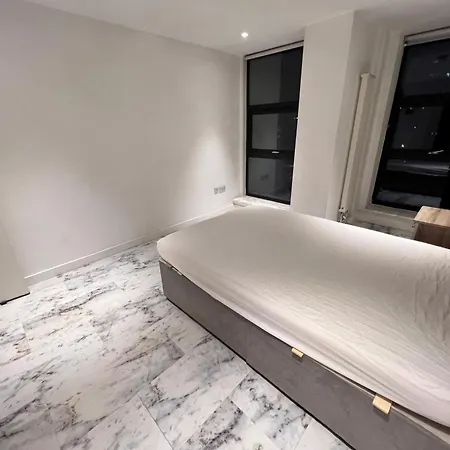Aparthotel Deluxe Entire With 2x Bedrooms, 2x Bathrooms And A Big Living In The Olympic Park And Westfield At Stratford London