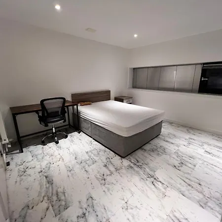Deluxe Entire With 2x Bedrooms, 2x Bathrooms And A Big Living In The Olympic Park And Westfield At Stratford London