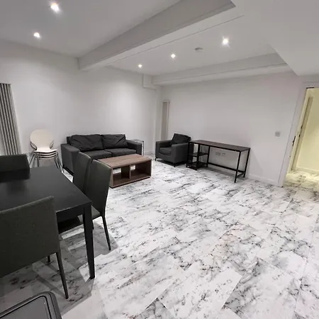 Deluxe Entire With 2x Bedrooms, 2x Bathrooms And A Big Living In The Olympic Park And Westfield At Stratford *