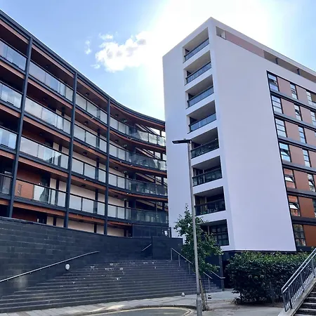 Aparthotel Deluxe Entire With 2x Bedrooms, 2x Bathrooms And A Big Living In The Olympic Park And Westfield At Stratford *