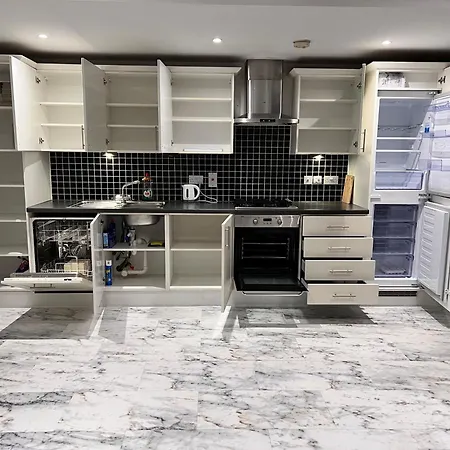 Aparthotel Deluxe Entire With 2x Bedrooms, 2x Bathrooms And A Big Living In The Olympic Park And Westfield At Stratford