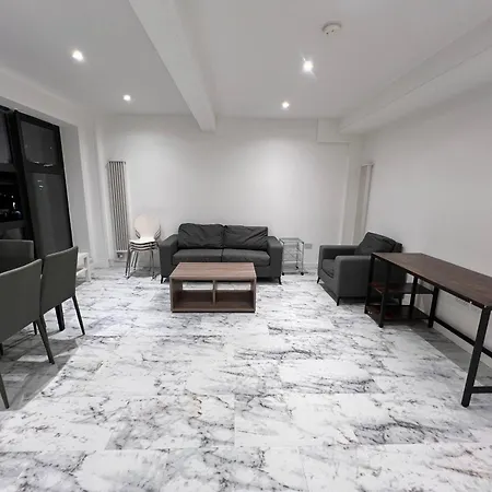 Deluxe Entire With 2x Bedrooms, 2x Bathrooms And A Big Living In The Olympic Park And Westfield At Stratford *