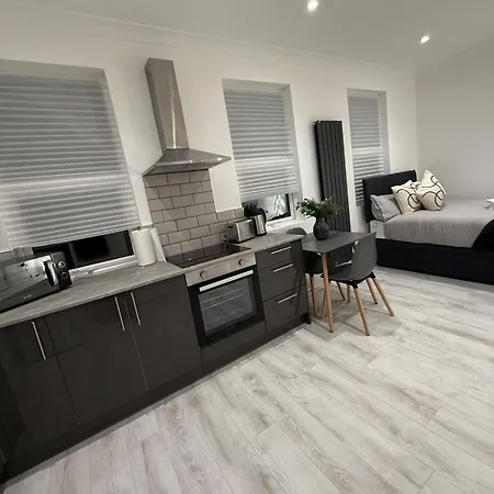 The Avenue Apartment *