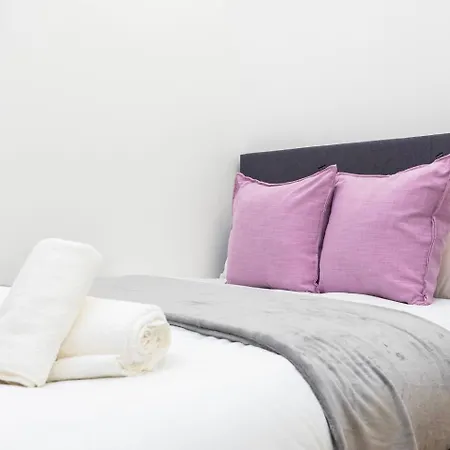 Lovely 1 Bedroom West Holiday home London