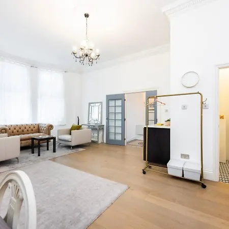 Lovely 1 Bedroom West Holiday home London