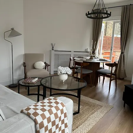 Entire Flat In The Diamond Of Battersea