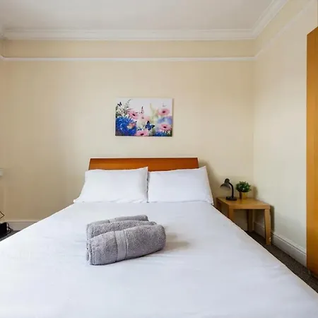 Lovely 3-bed 20 Minutes To London
