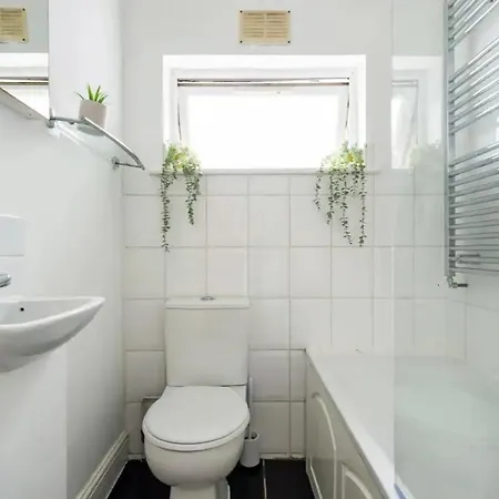 Lovely 3-bed 20 Minutes To Apartamento *
