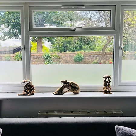 One Bedroom Flat In Chiswick W4 * London