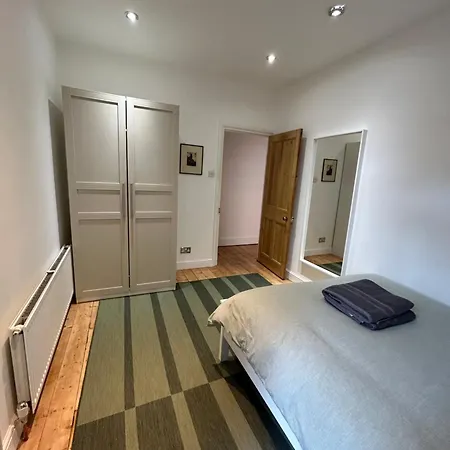 Spacious Battersea And Apartment *