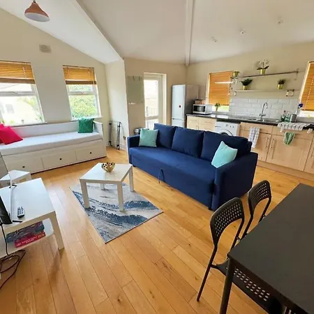 Lovely 3-bed 20 Minutes To