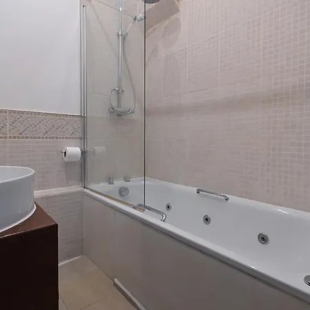 Queensway Hyde Park Flat By Dc Guest house London